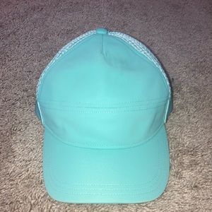 Lululemon hat with snap back